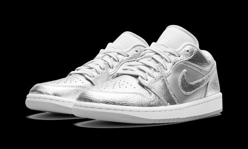 Air Jordan 1 Low SE WMNS "Metallic Silver"